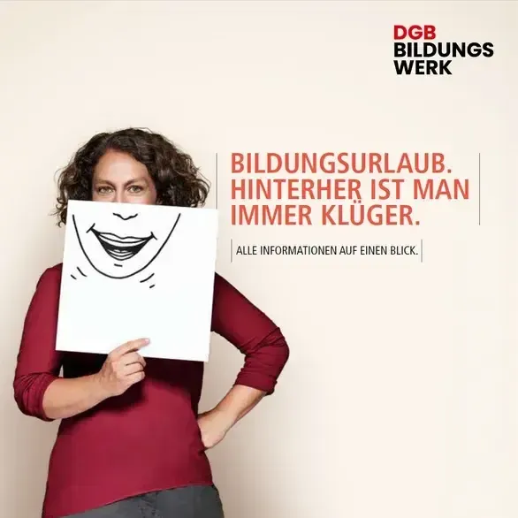 Werbegrafik des DGB Bildungswerks mit Text „Bildungsurlaub. Hinterher ist man immer klüger." und Hinweis „Alle Informationen auf einen Blick".