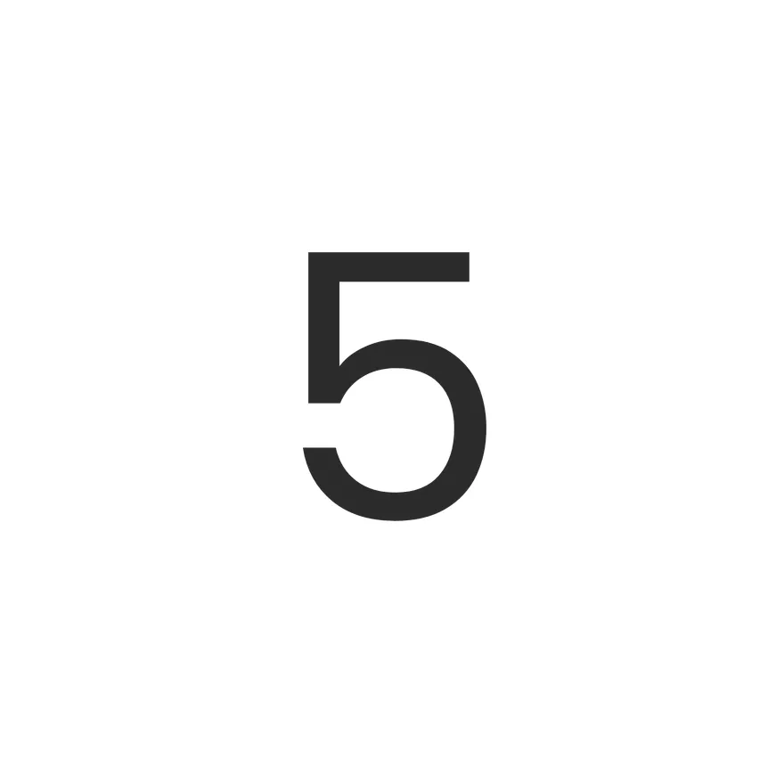 Eine schwarze fünf auf weißem Grund.