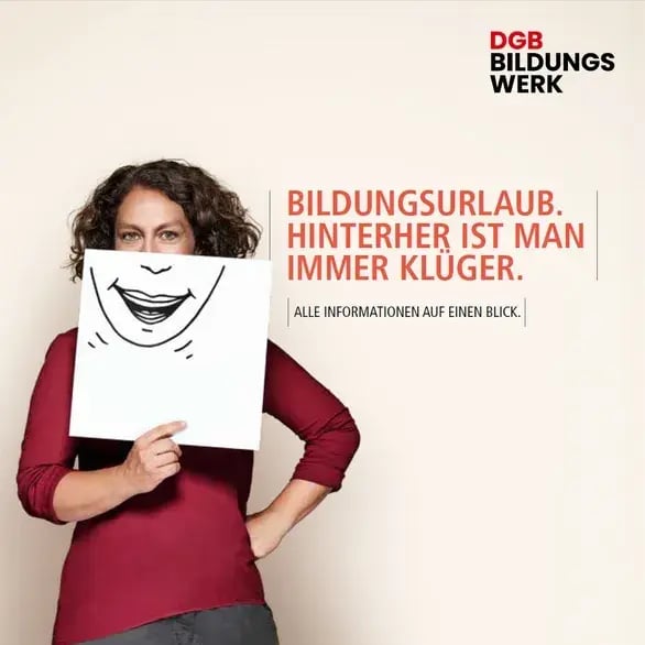 Werbegrafik des DGB Bildungswerks mit Text „Bildungsurlaub. Hinterher ist man immer klüger.“ und Hinweis „Alle Informationen auf einen Blick“.