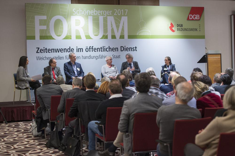 Jutta Neumann (Moderatorin), Wolfgang Pieper (ver.di), Daniel Merbitz (GEW), Jutta Krellmann (Die Linke), Dr. Matthias Kollatz-Ahnen (Finanzsenator Berlin) und Prof. Dr. Astrid Nelke (FOM) (v.l.n.r.)